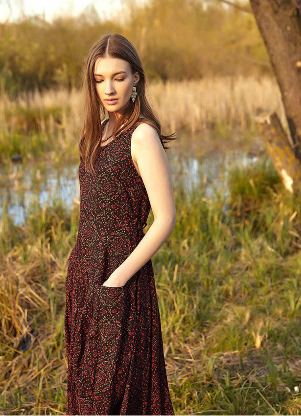 Red Patterned Sleeveless Paisley Tie Waist Dress
