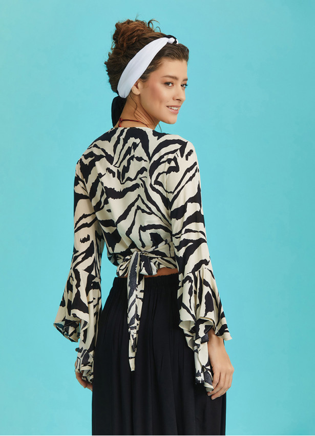 Black White Gypsy Style Bell Sleeve Crop Top