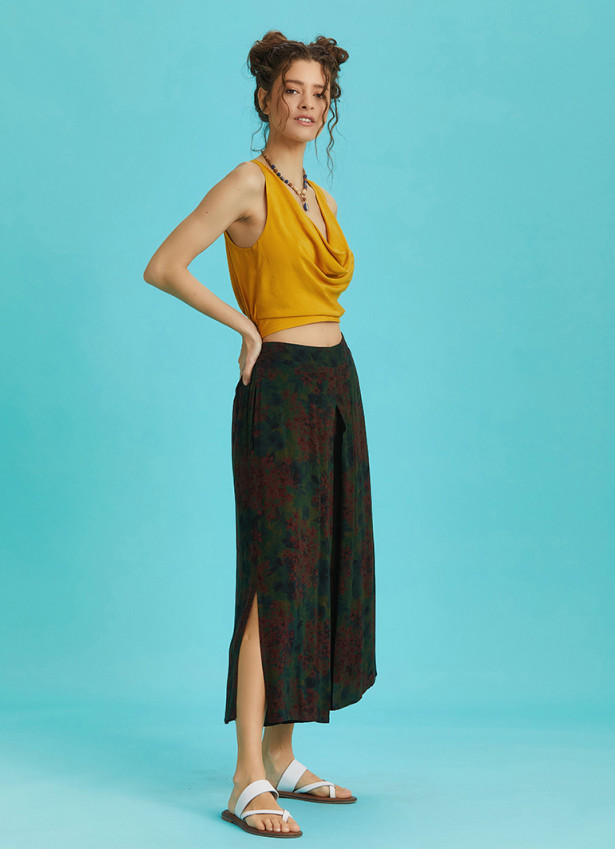 Front Pleat Detailed Women's Green Fit Capri Pants